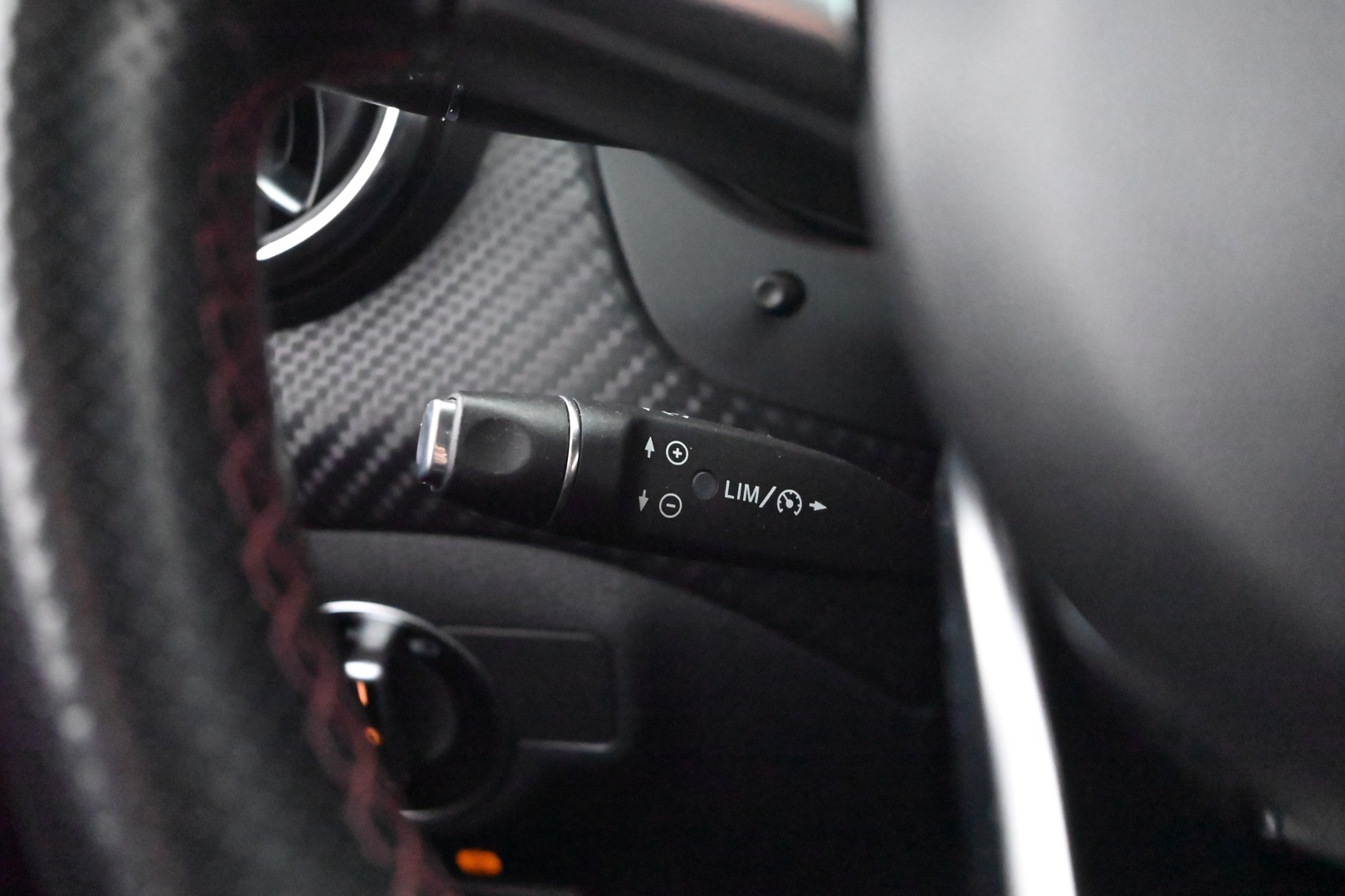 MERCEDES-BENZ A 2016