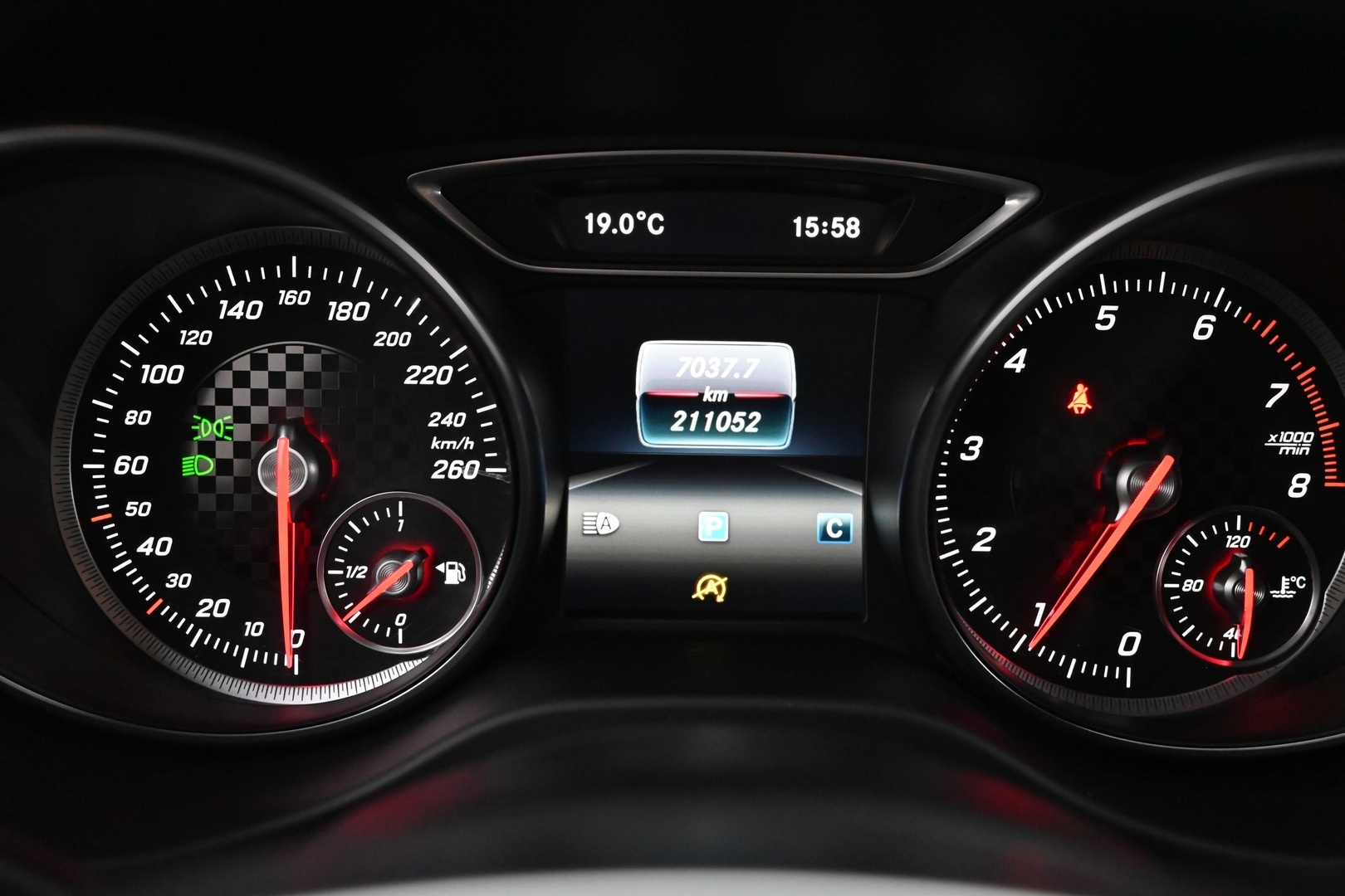 MERCEDES-BENZ A 2016