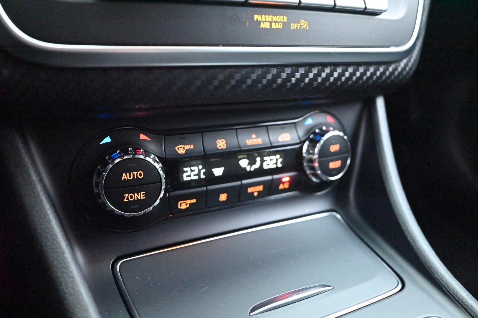 MERCEDES-BENZ A 2016