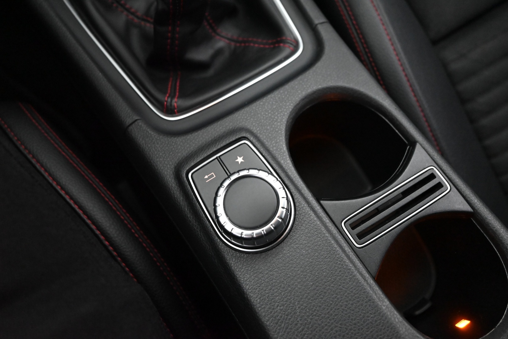 MERCEDES-BENZ A 2016