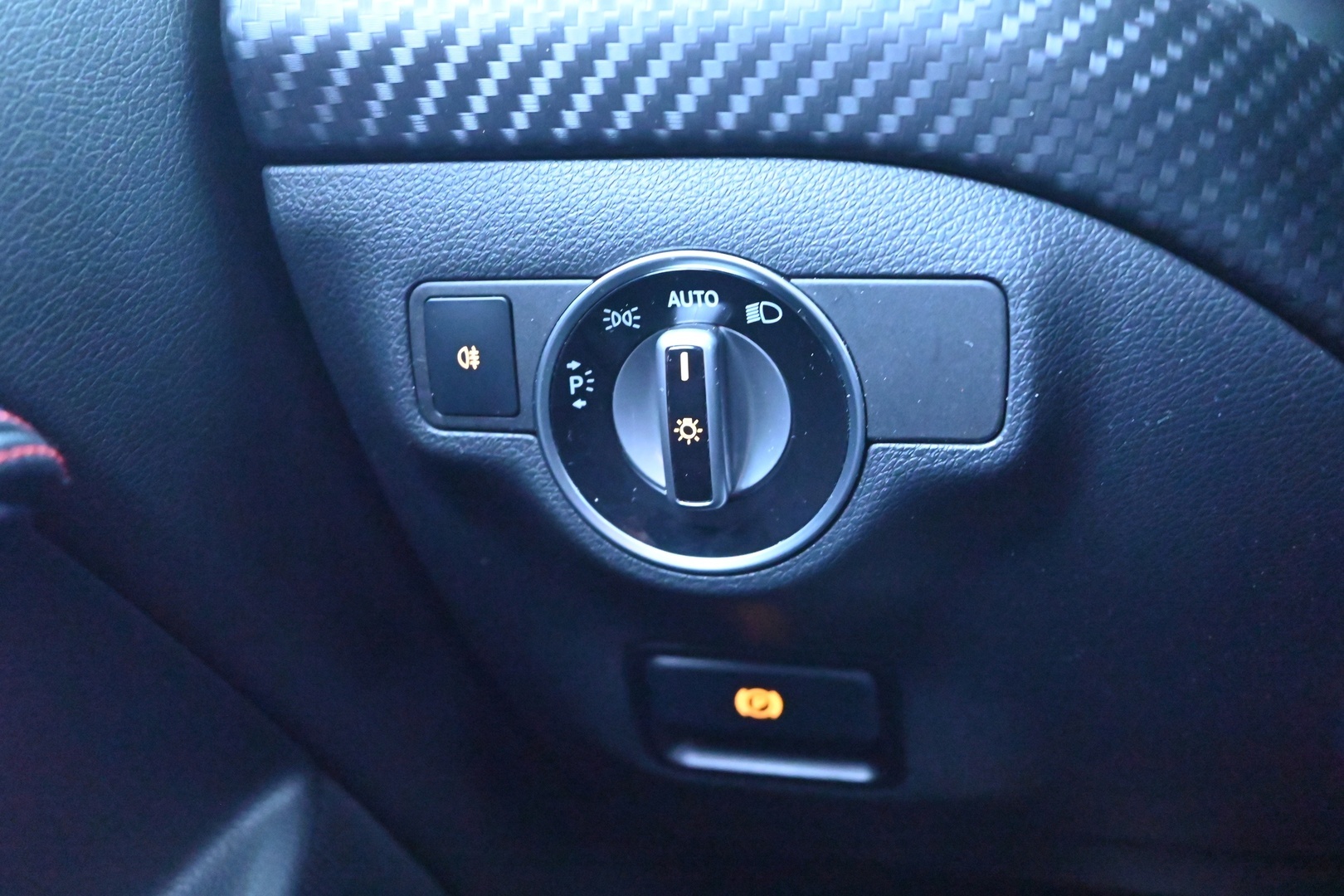 MERCEDES-BENZ A 2016