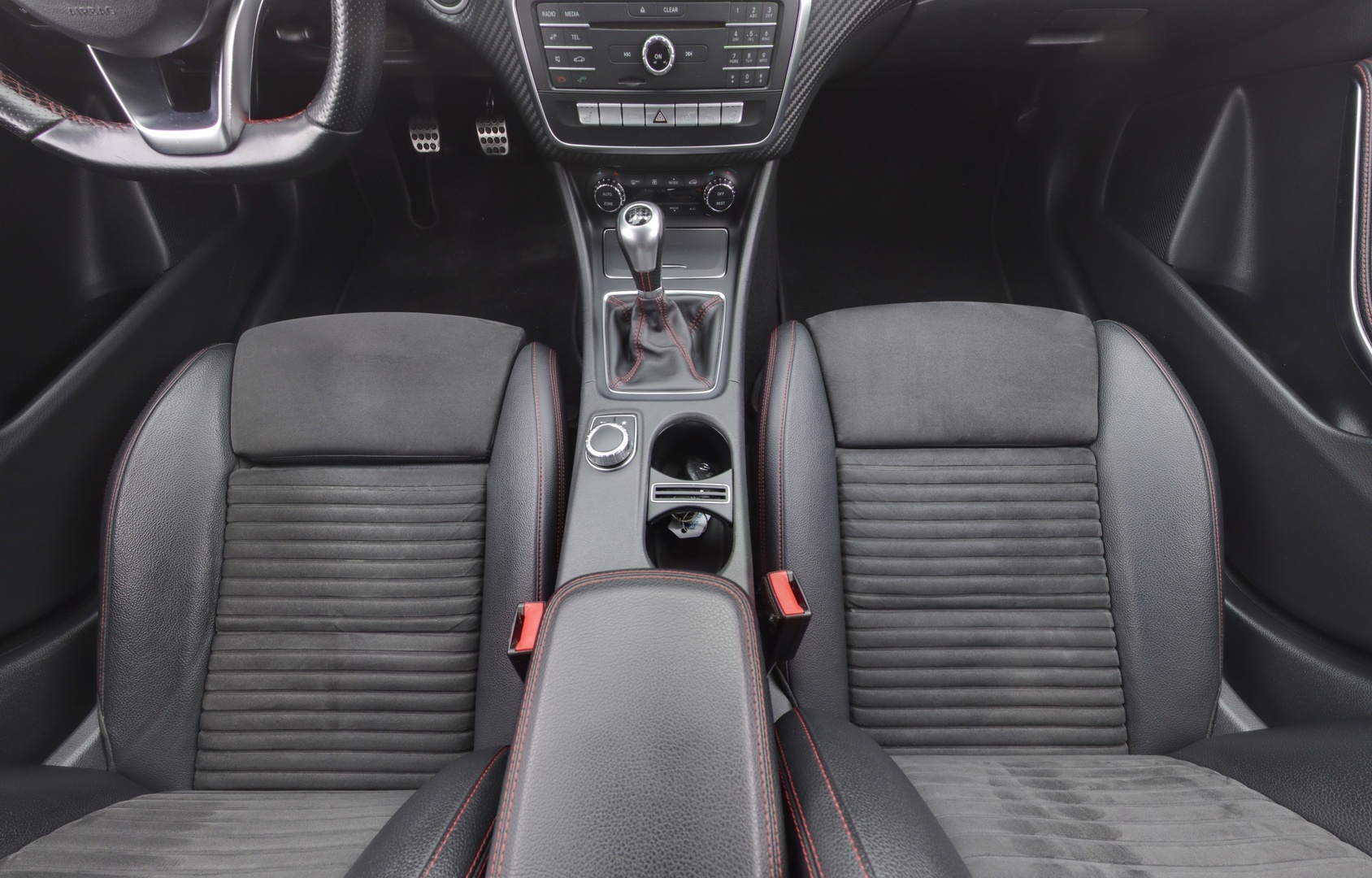 MERCEDES-BENZ A 2016