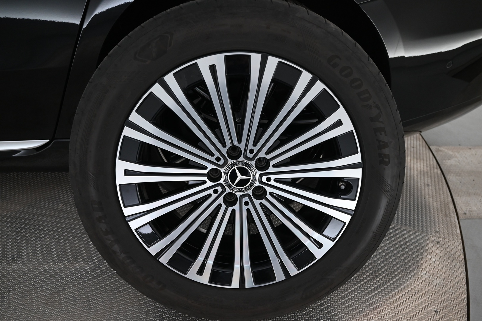 MERCEDES-BENZ EQS 2022