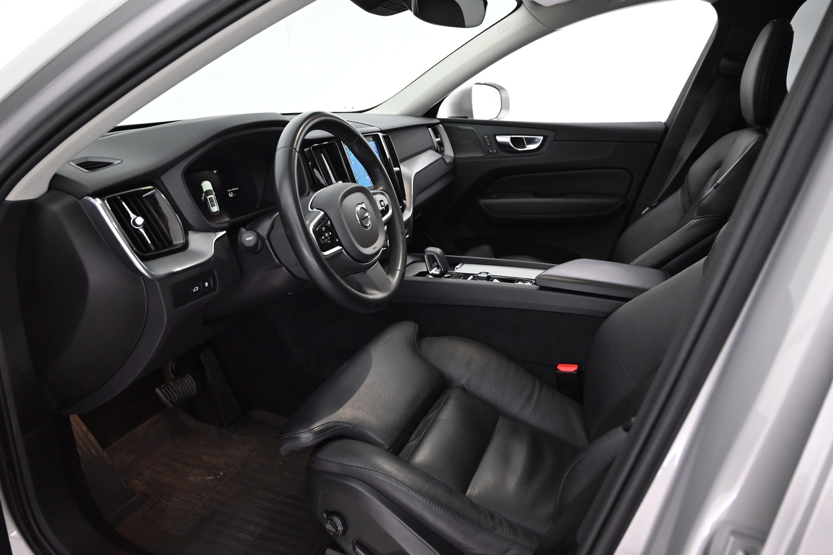 VOLVO XC60 2023