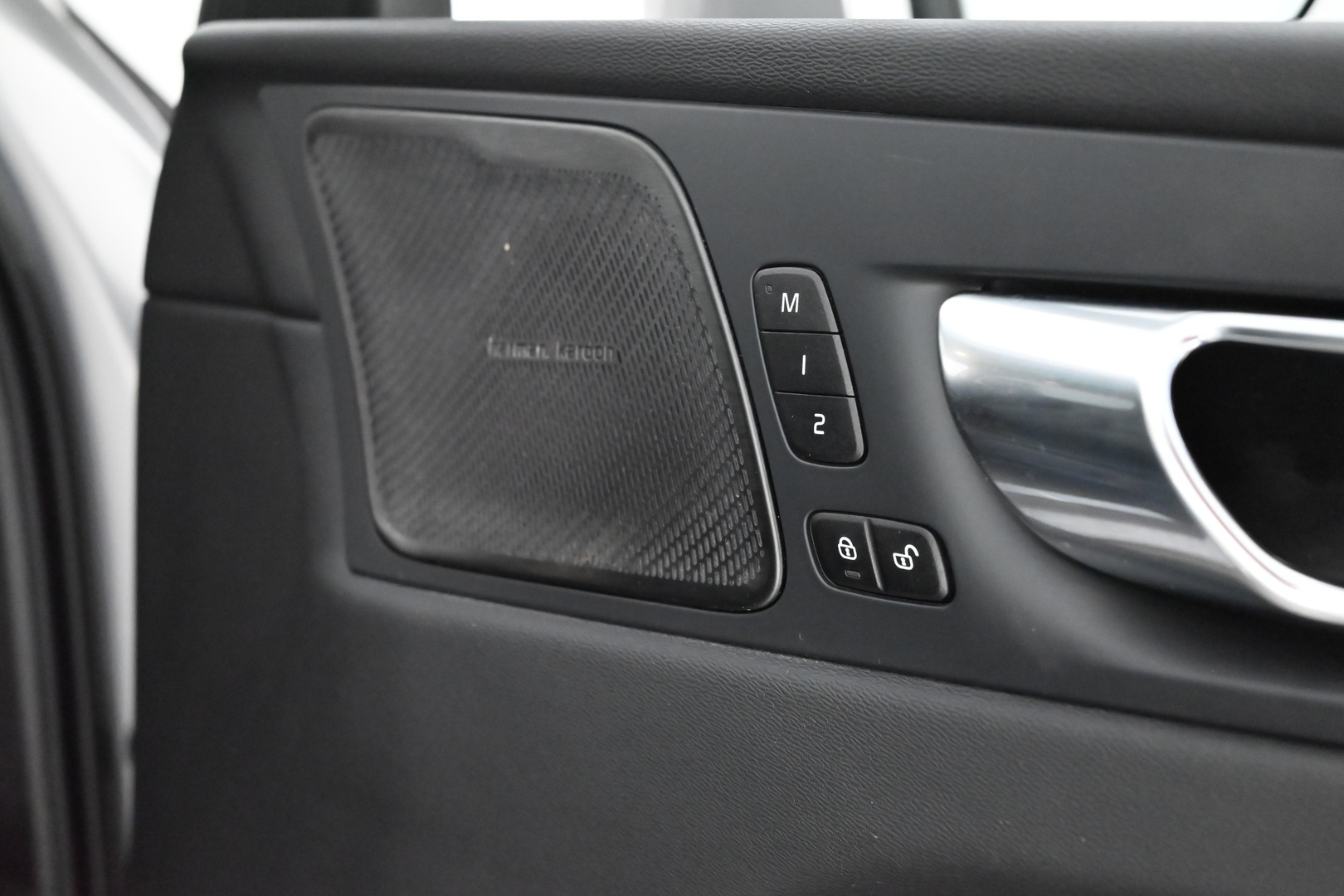 VOLVO XC60 2023