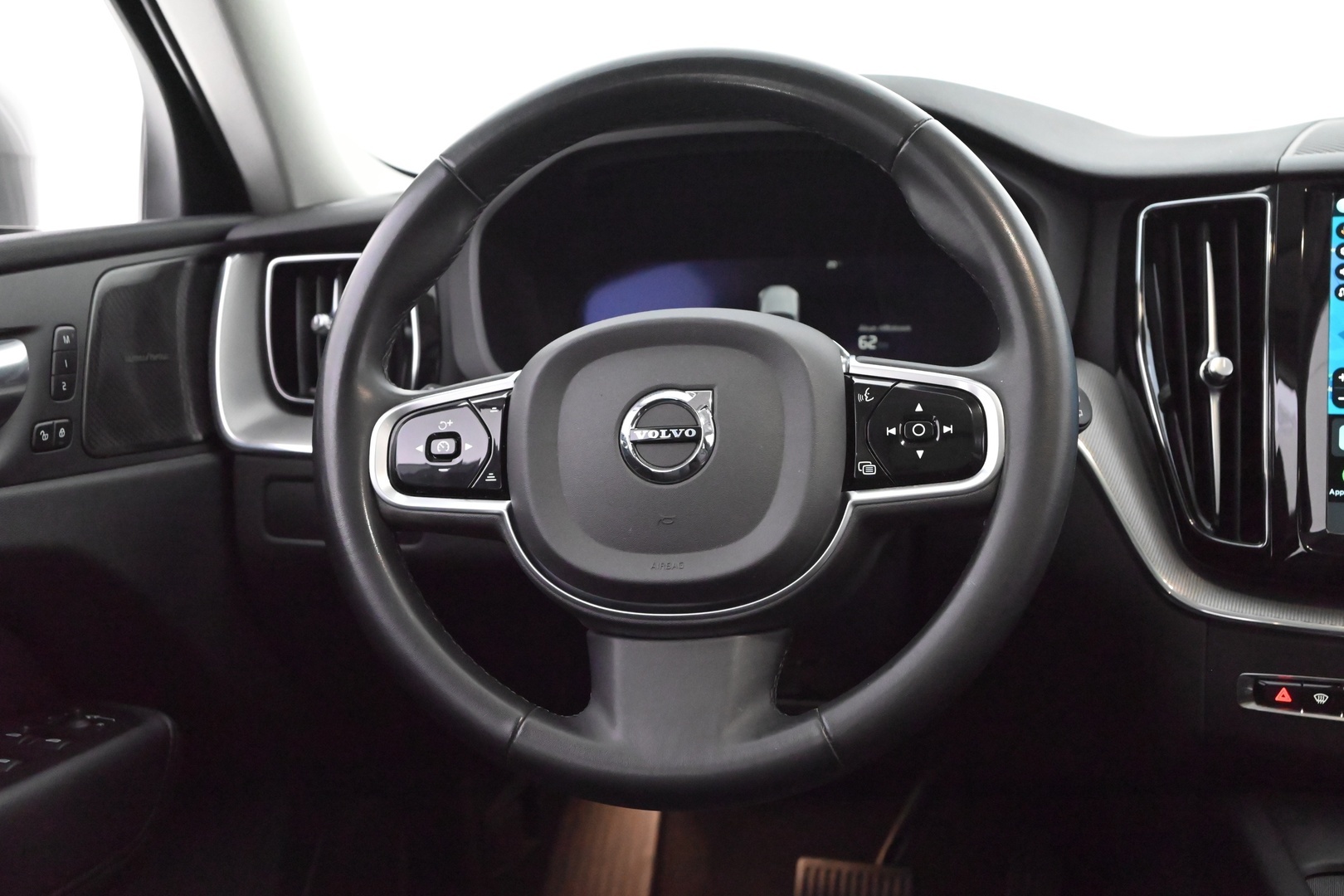 VOLVO XC60 2023