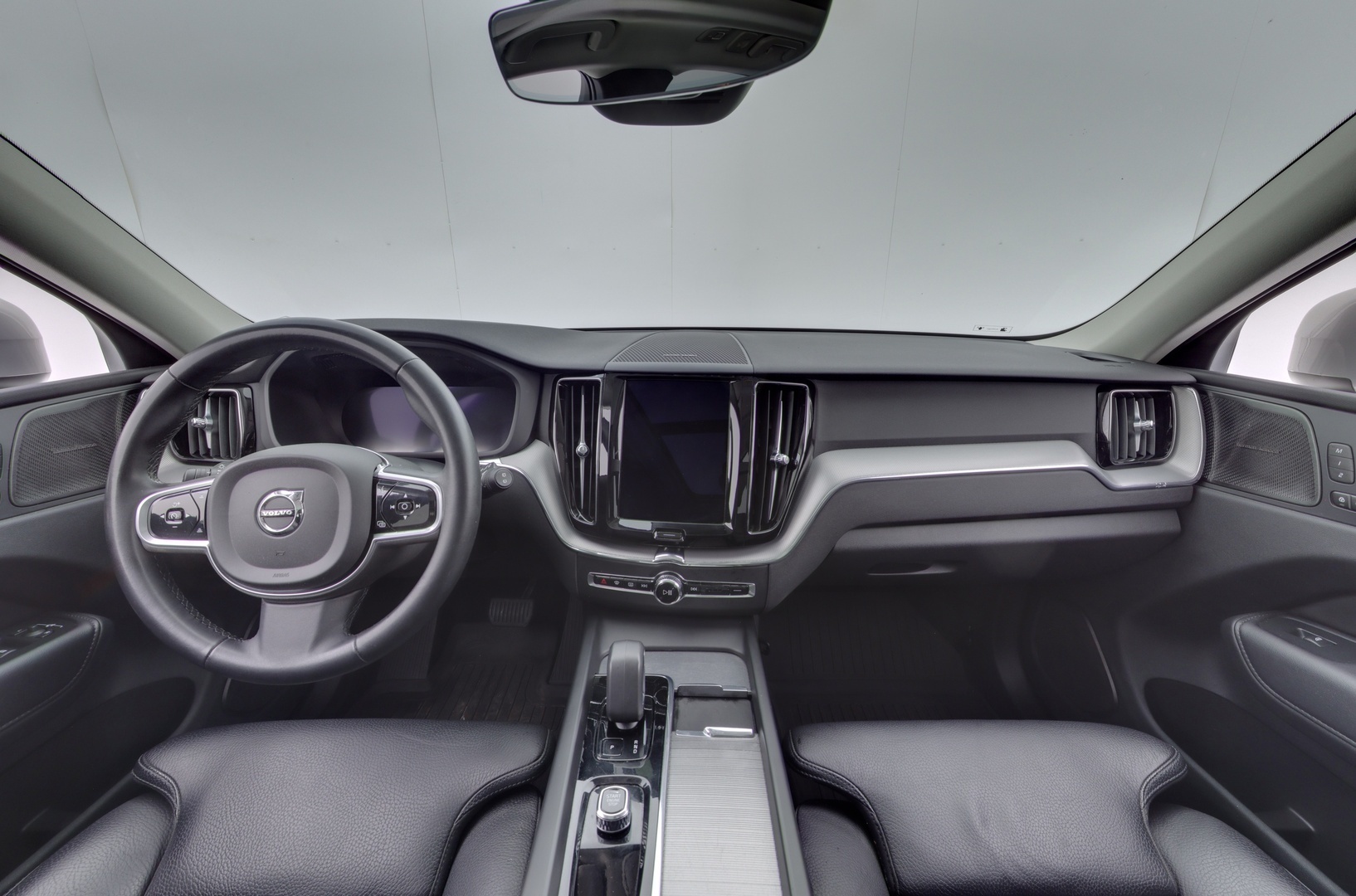VOLVO XC60 2023