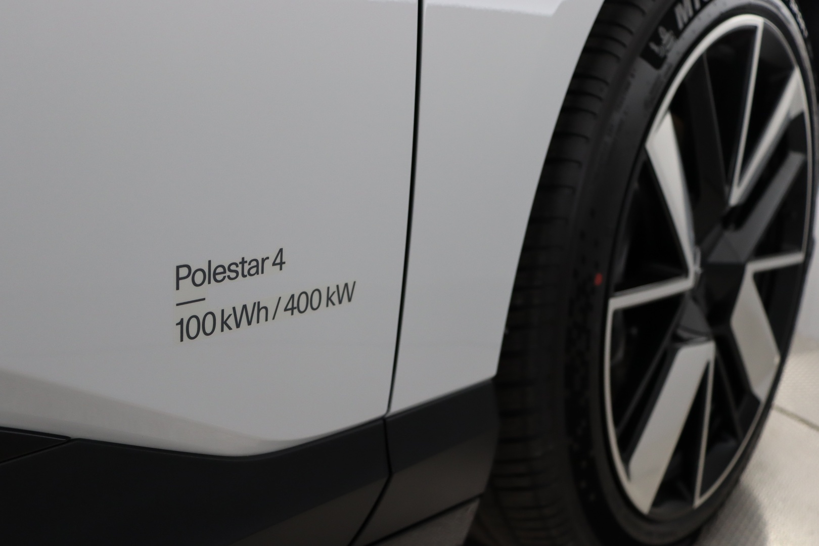 POLESTAR 4 2025