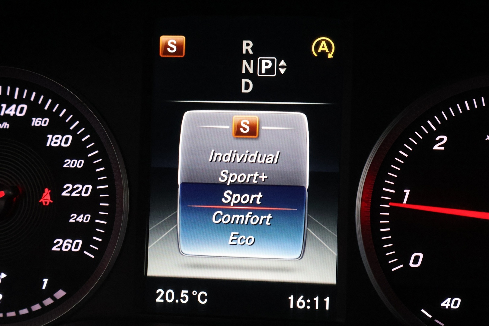 MERCEDES-BENZ C 2016