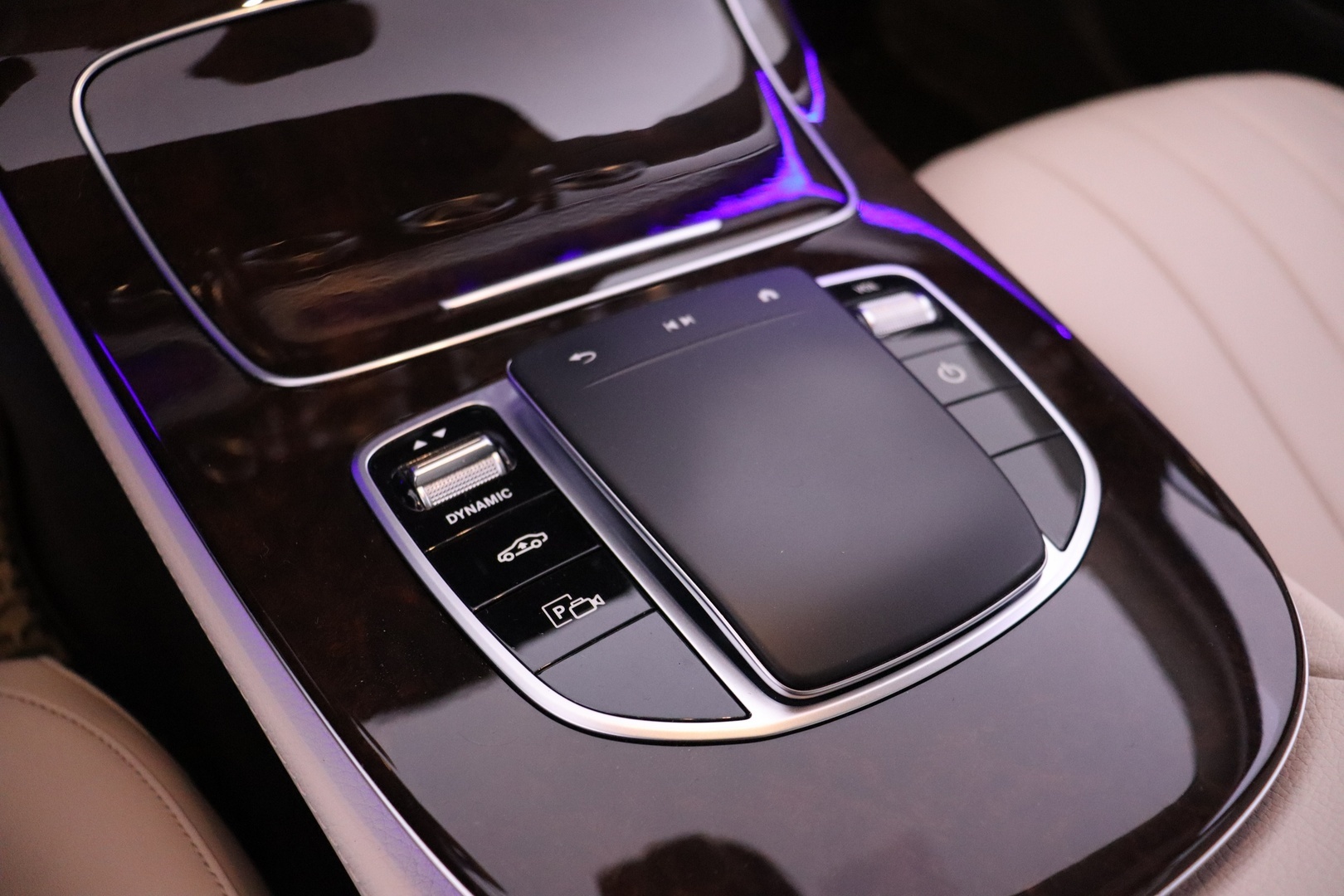 MERCEDES-BENZ E 2021