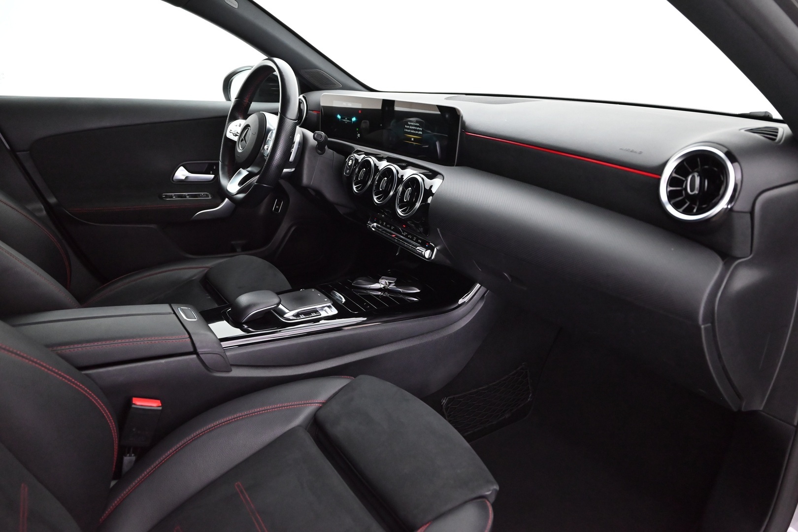 MERCEDES-BENZ A 2020