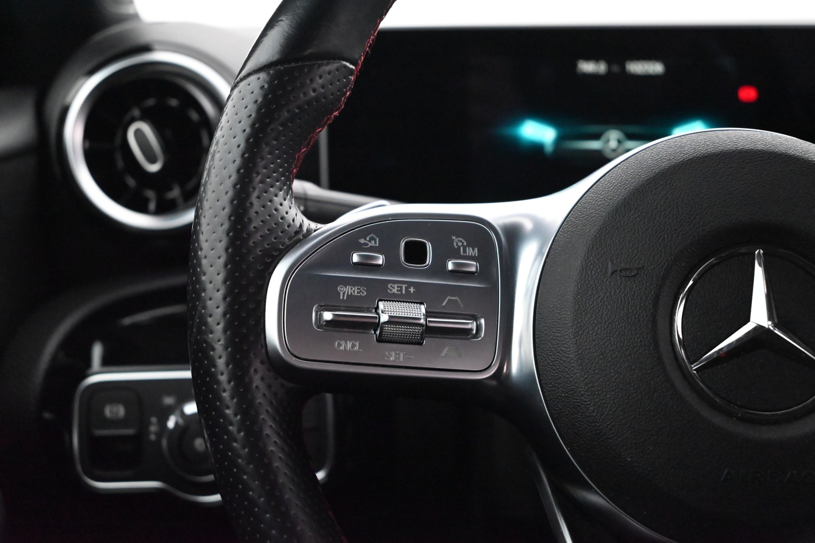 MERCEDES-BENZ A 2020