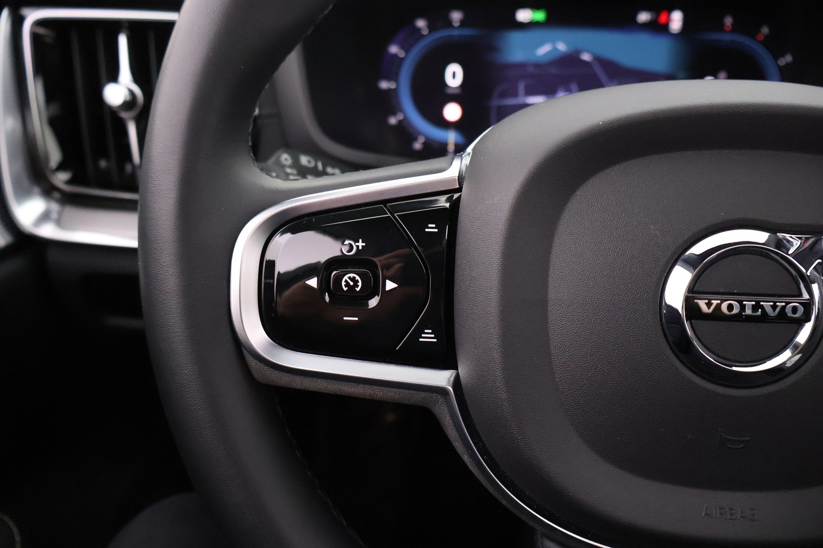 VOLVO V60 Cross Country 2024