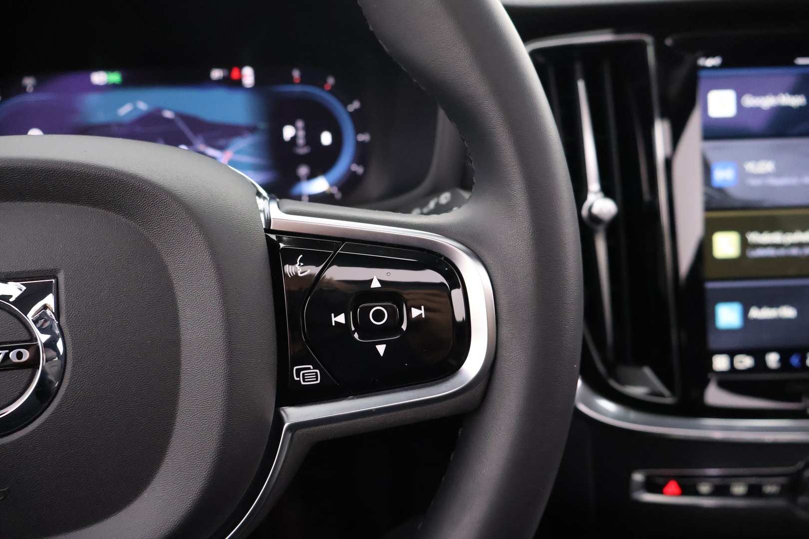 VOLVO V60 Cross Country 2024