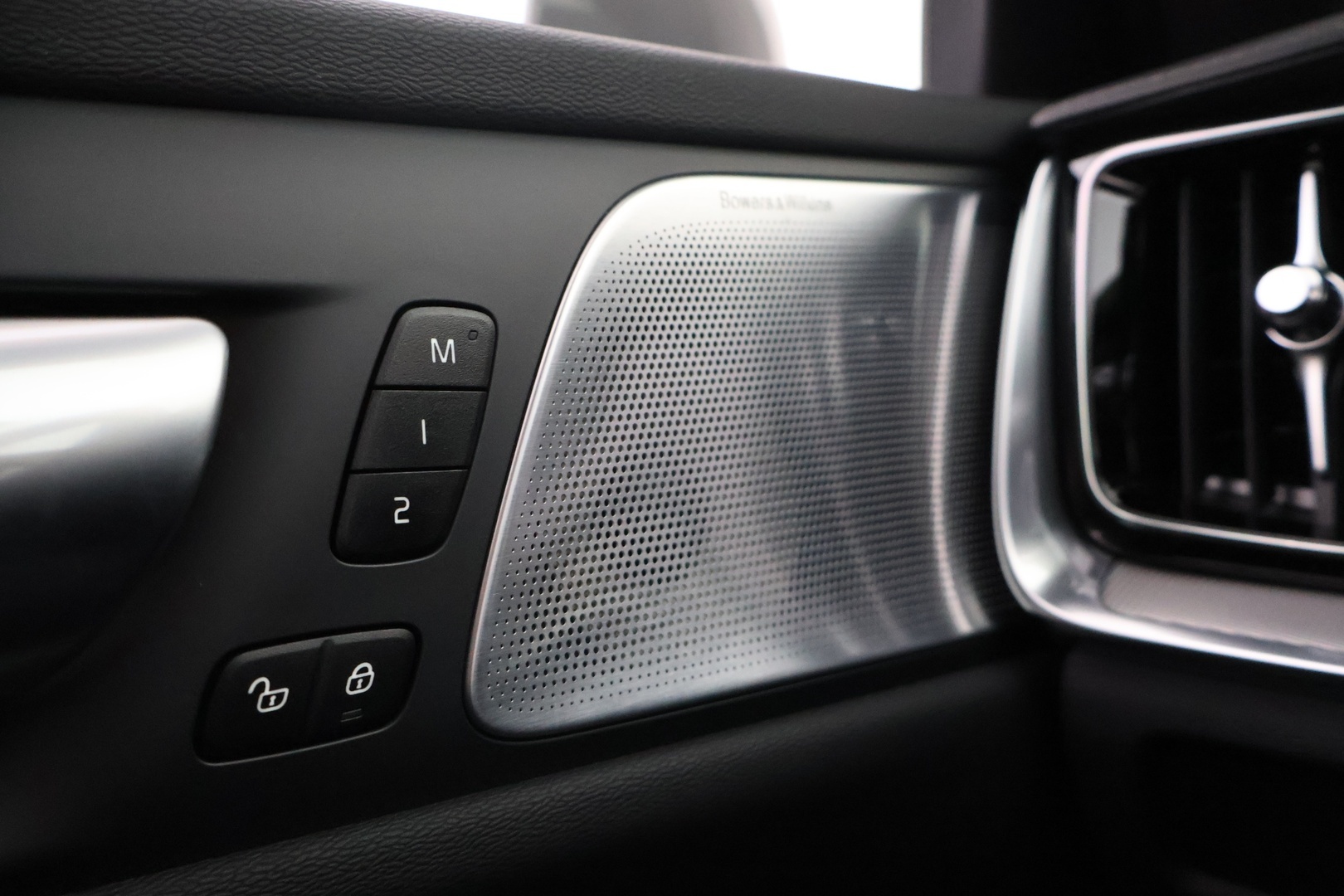 VOLVO V60 Cross Country 2024