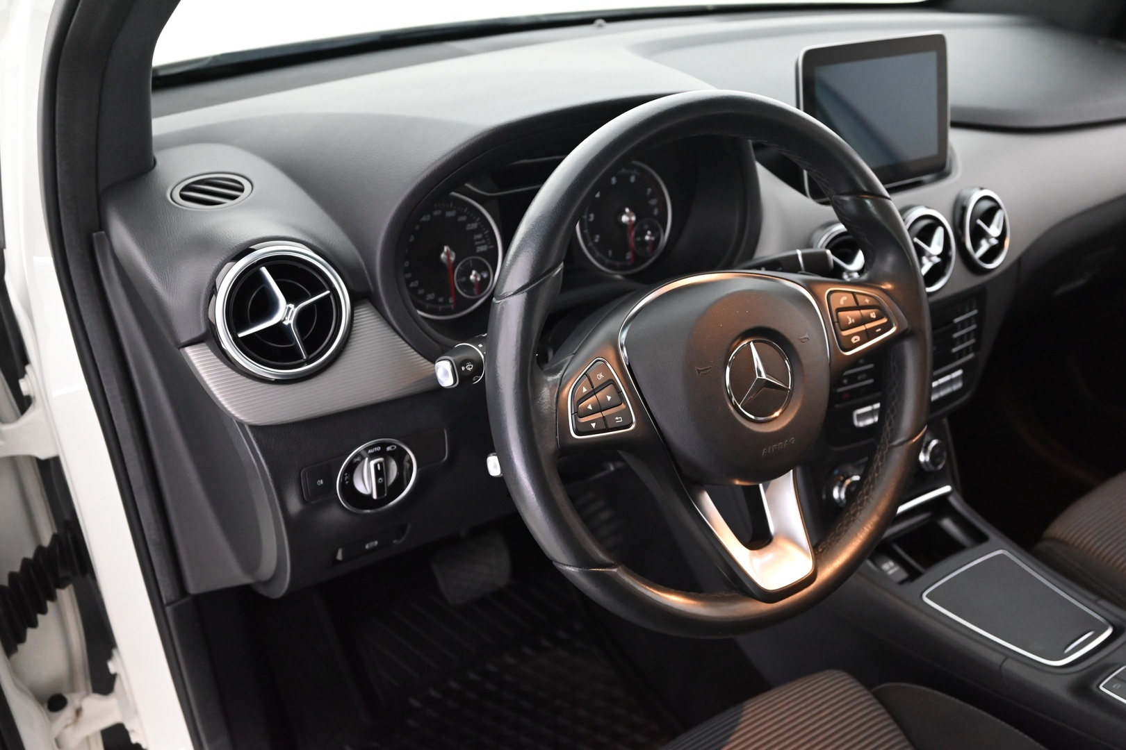 MERCEDES-BENZ B 2018