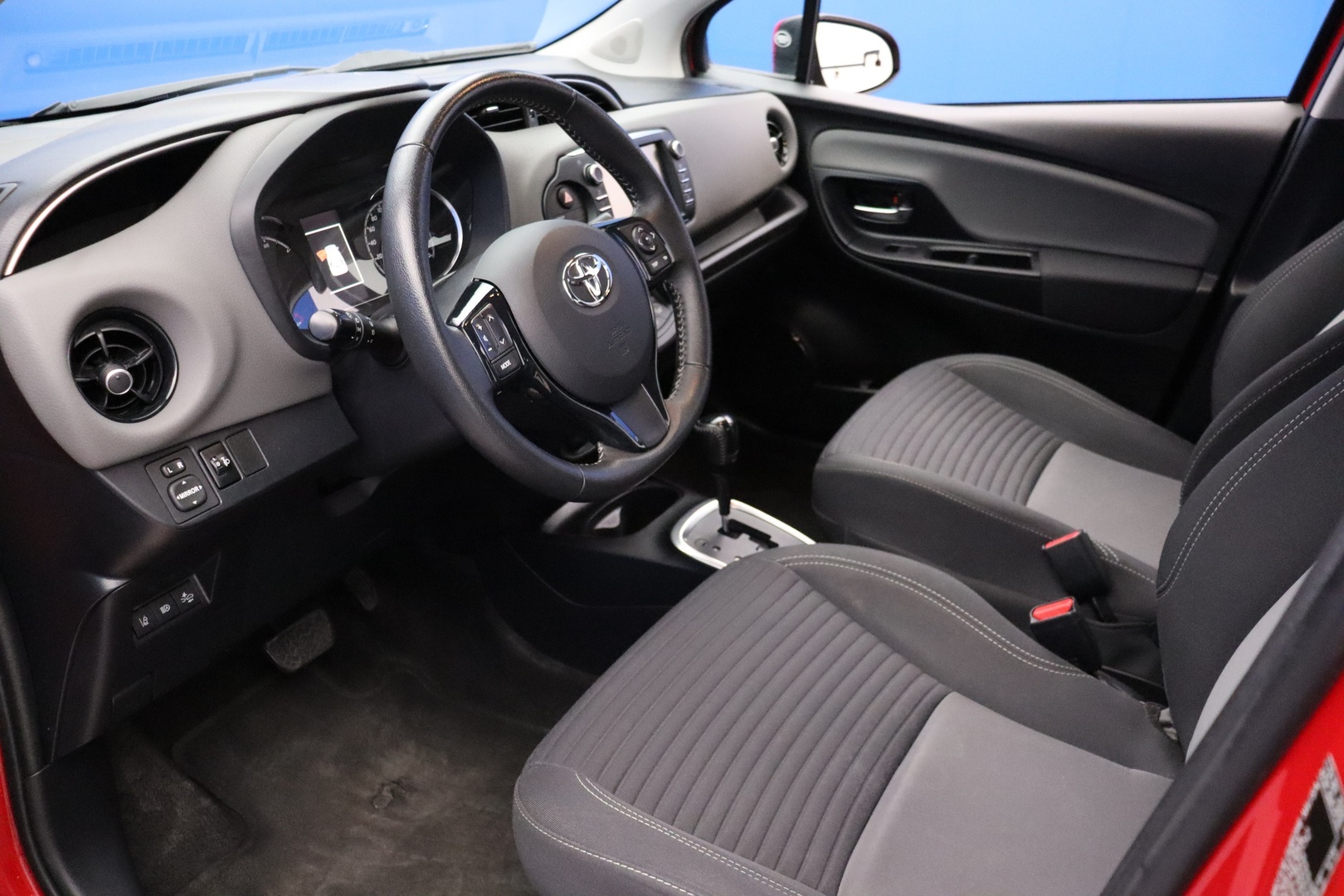 TOYOTA Yaris 2019