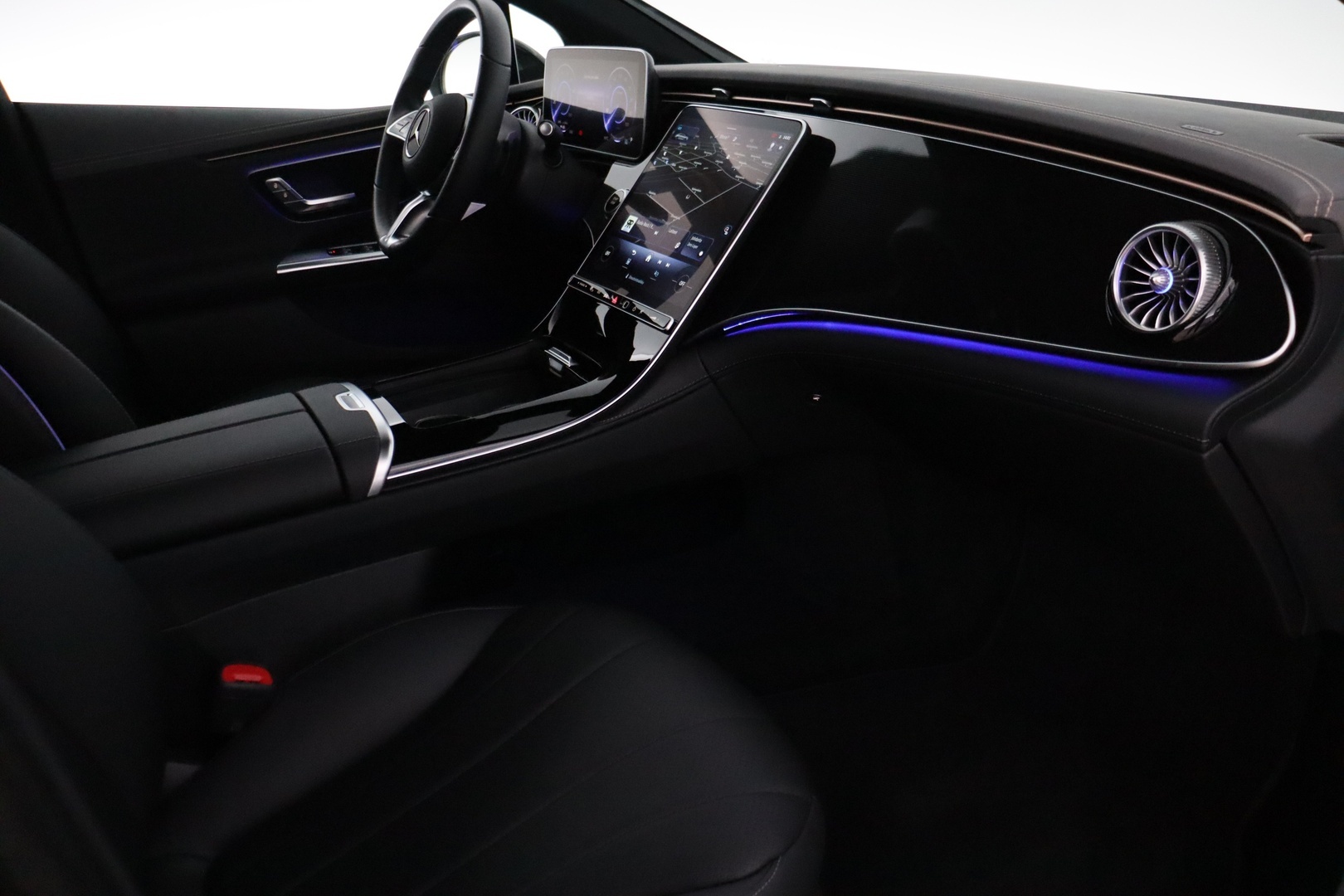 MERCEDES-BENZ EQE 2024