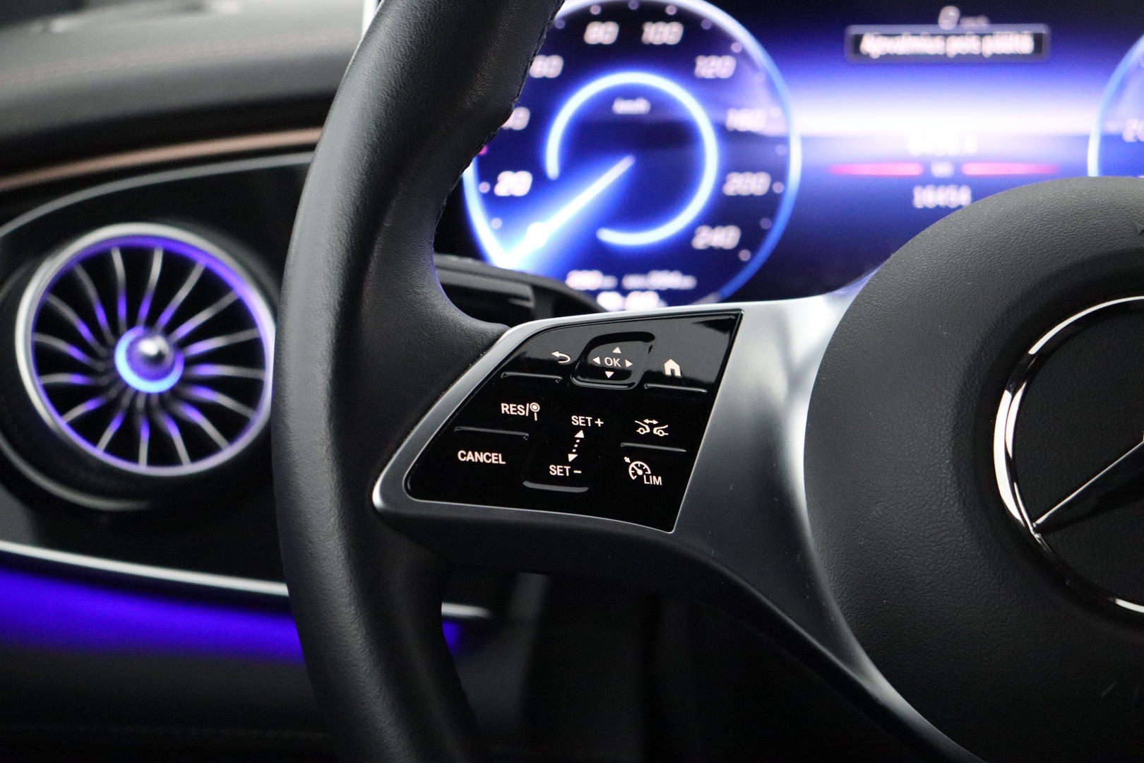 MERCEDES-BENZ EQE 2024