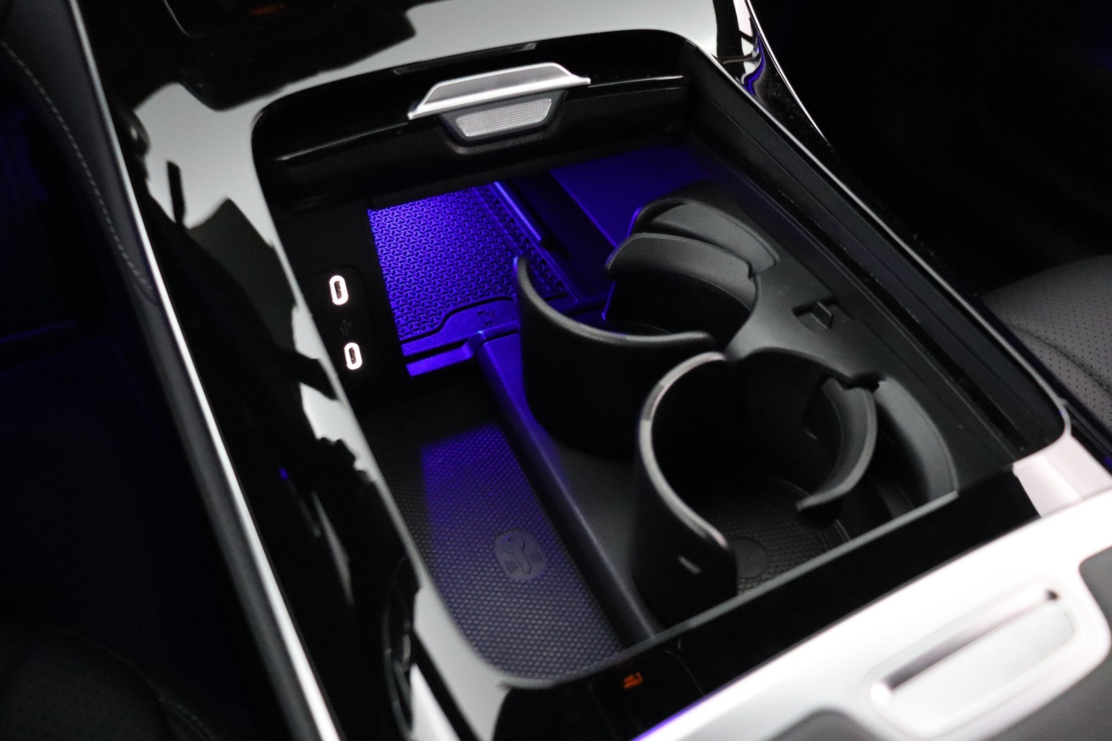 MERCEDES-BENZ EQE 2024