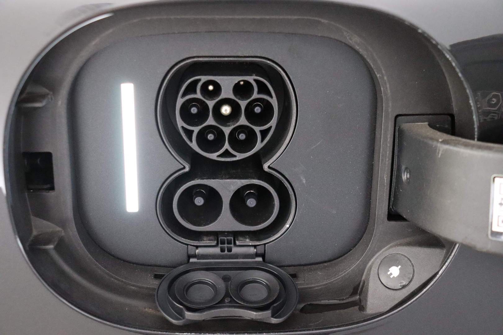 MERCEDES-BENZ EQE 2024