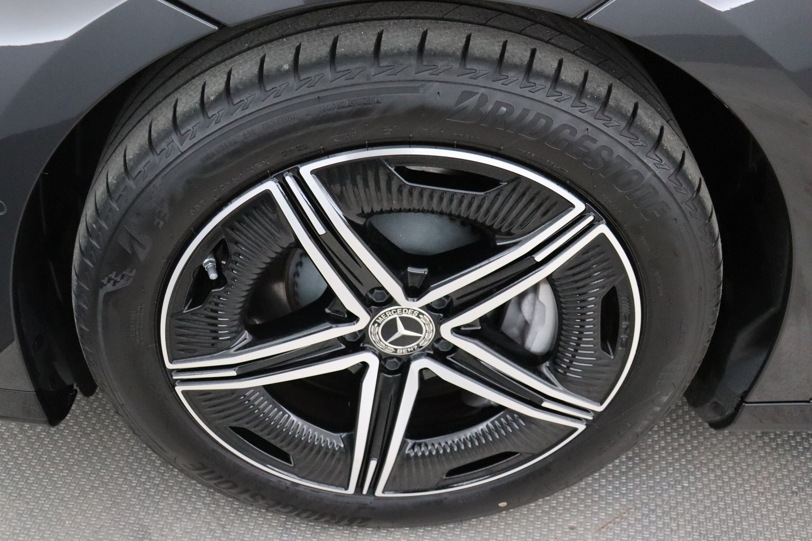 MERCEDES-BENZ EQE 2024