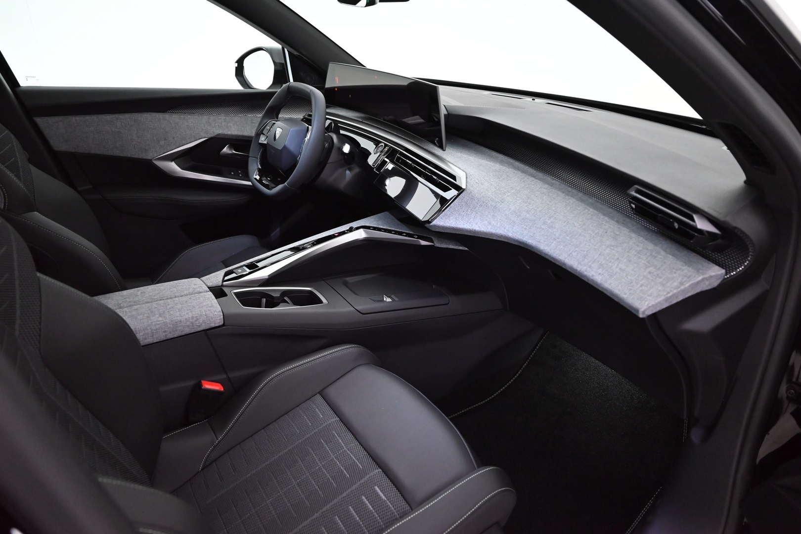 PEUGEOT E-3008 2026