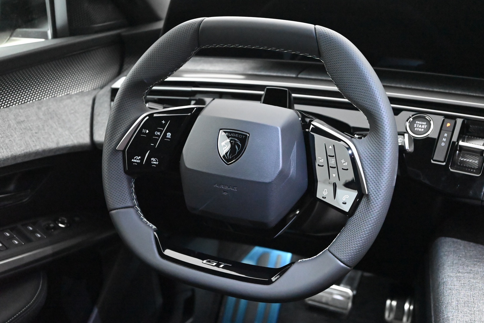 PEUGEOT E-3008 2026