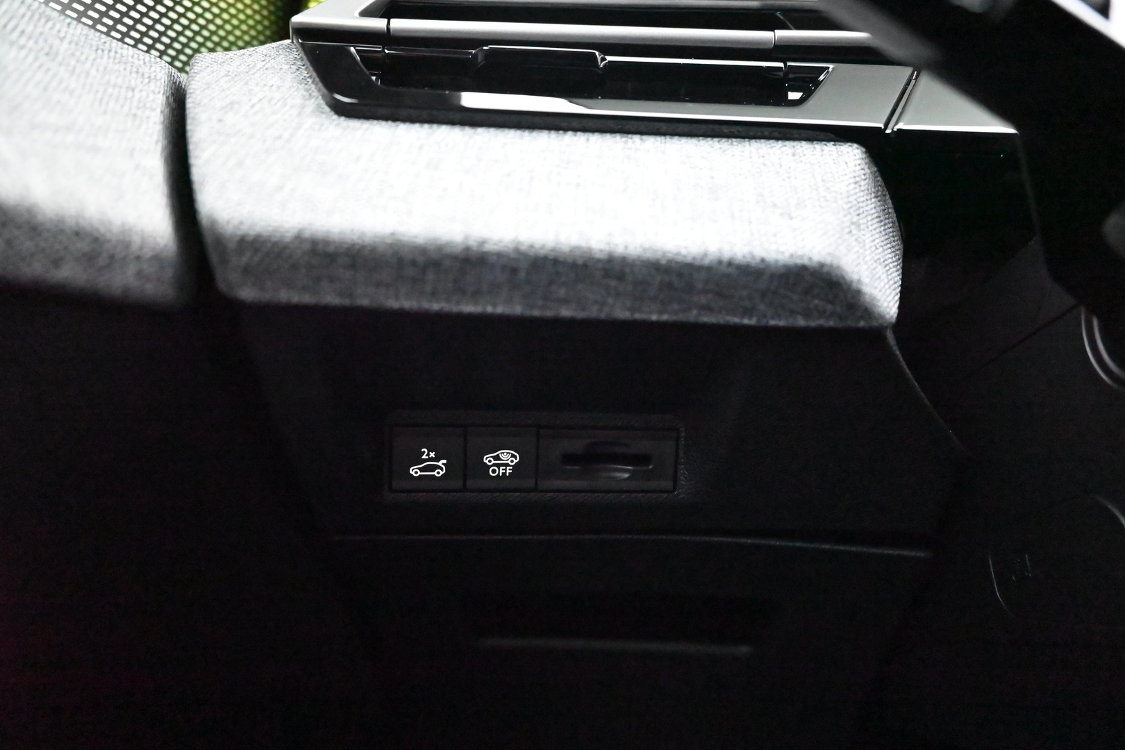 PEUGEOT E-3008 2026