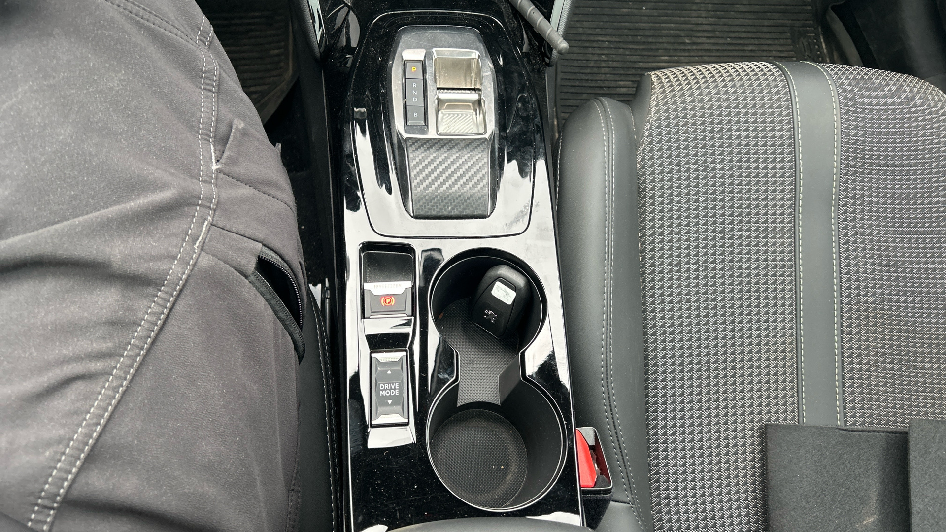 PEUGEOT e-208 2023