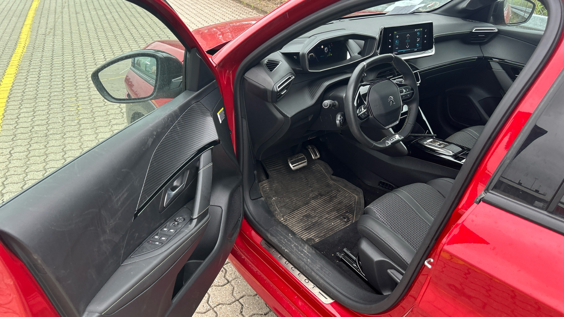 PEUGEOT e-208 2023