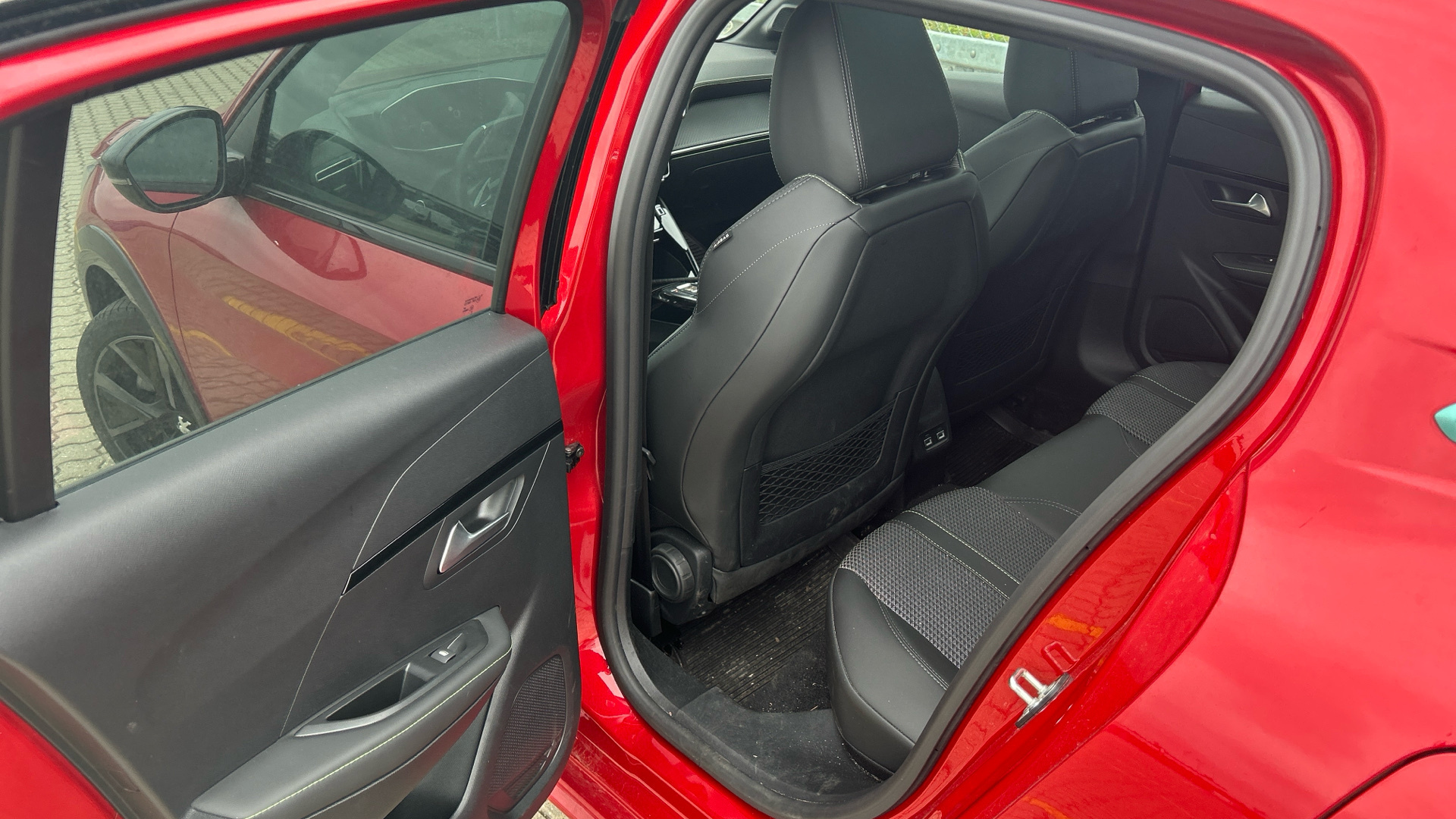 PEUGEOT e-208 2023