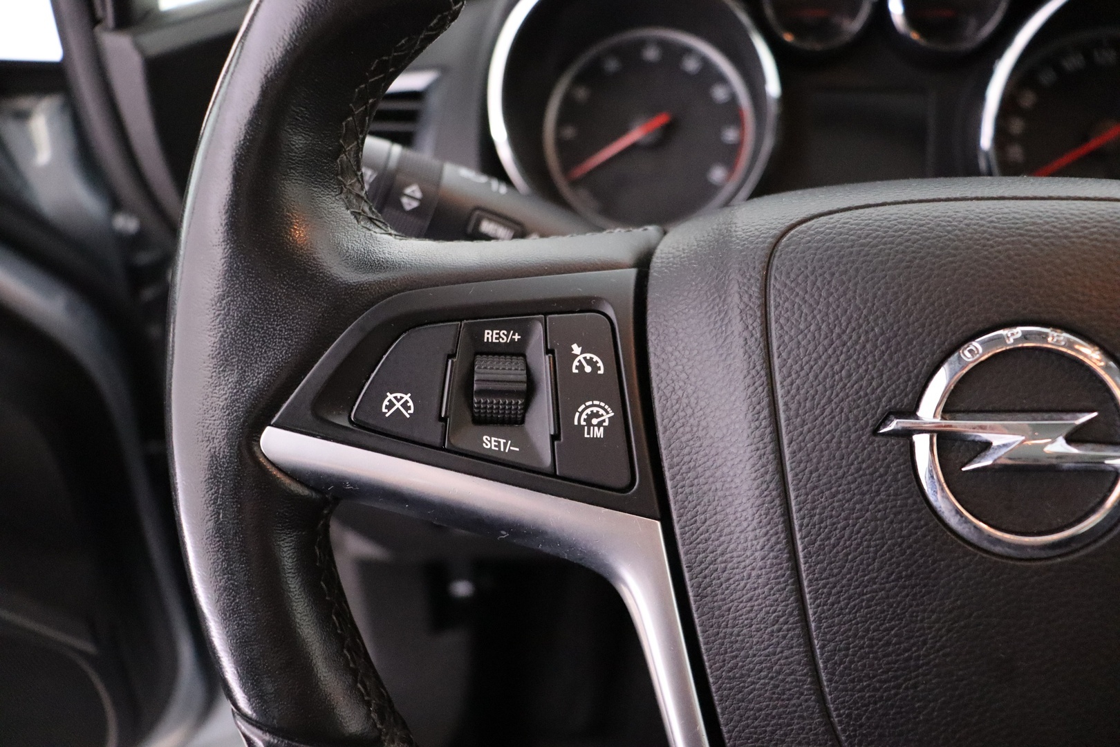 OPEL Astra 2013