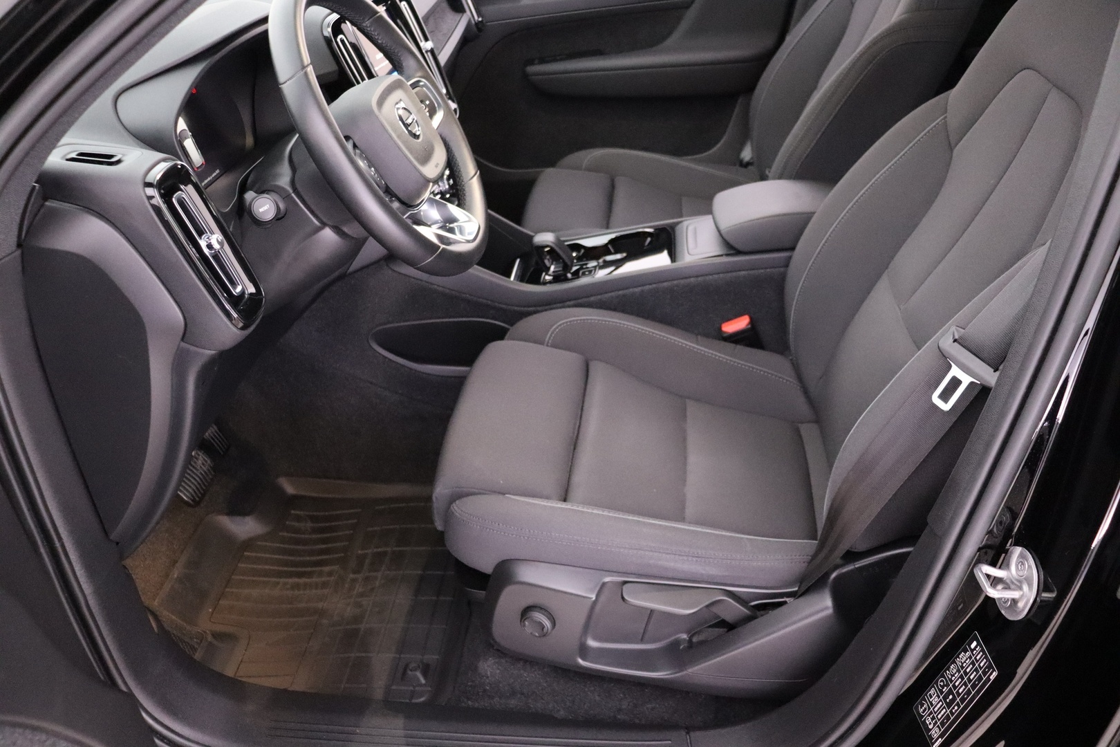 VOLVO XC40 2023