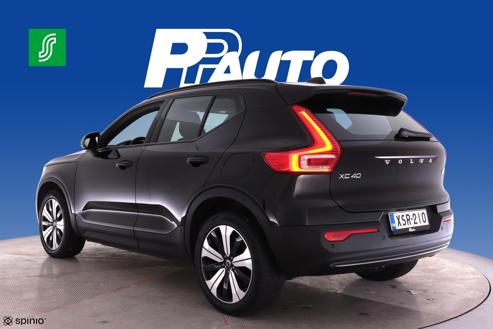 VOLVO XC40 2023