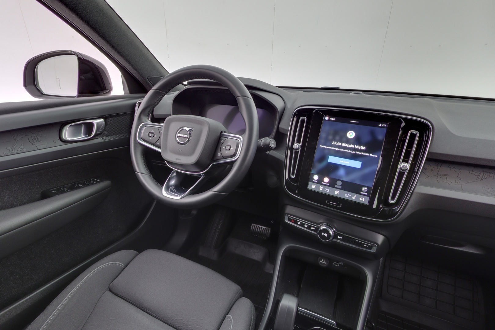 VOLVO XC40 2023
