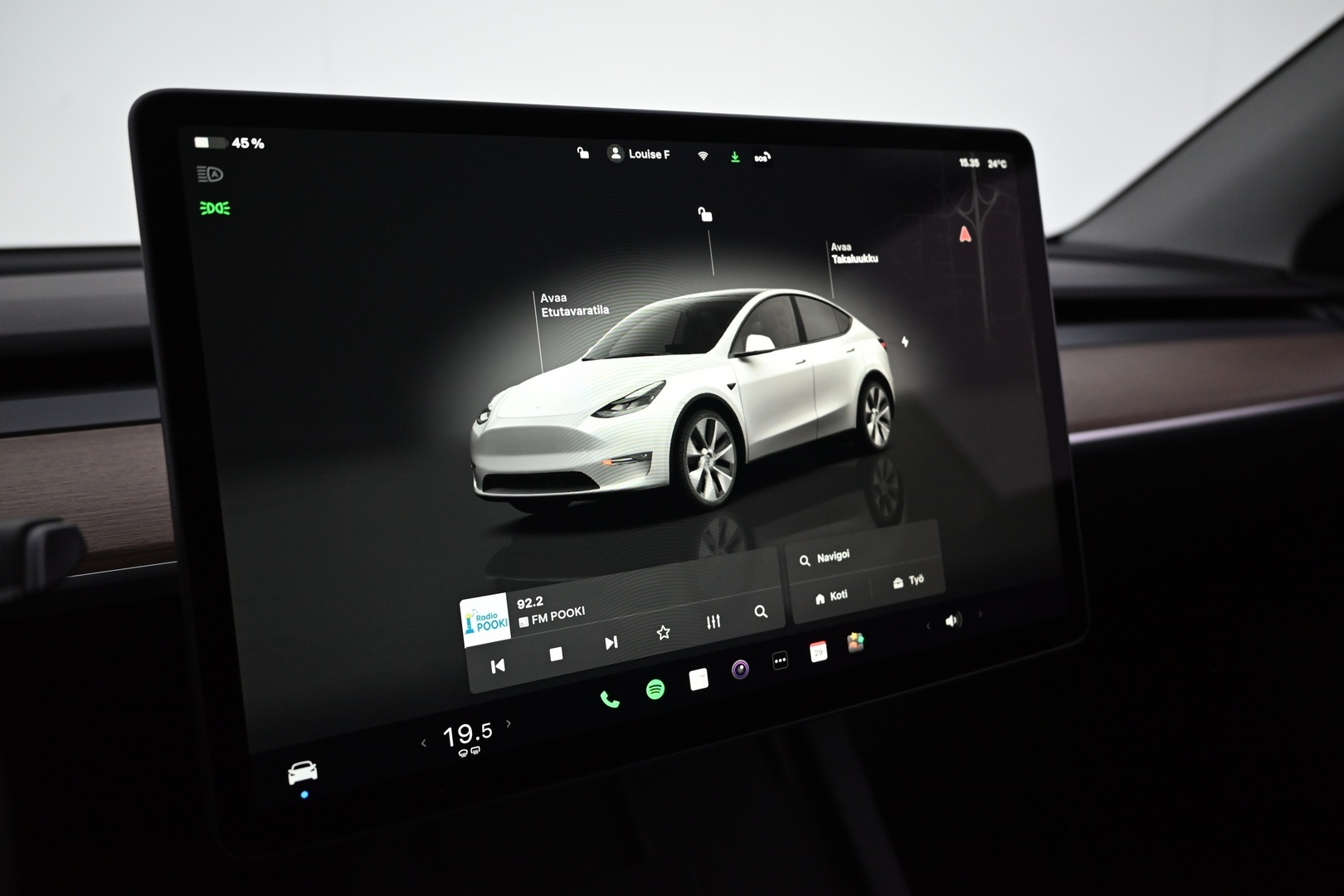 TESLA Model Y 2024