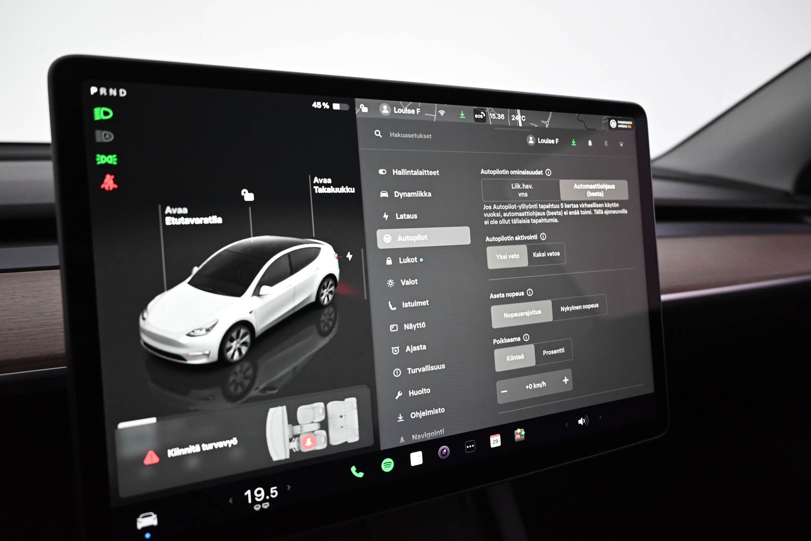 TESLA Model Y 2024