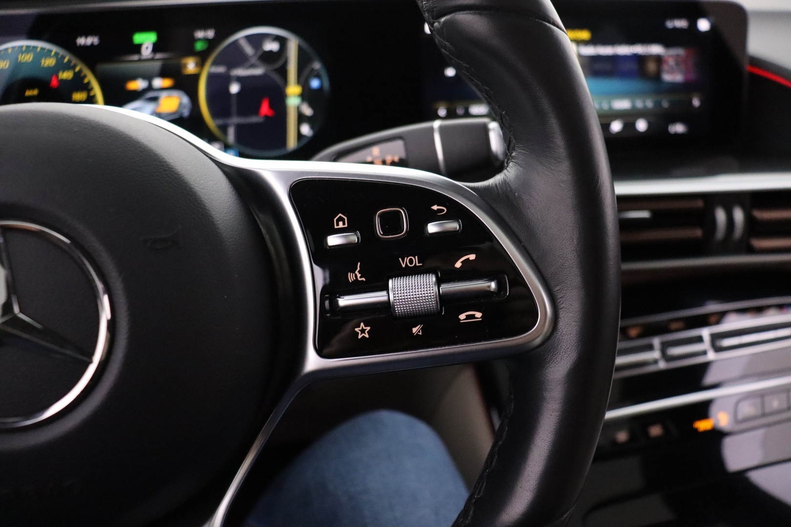 MERCEDES-BENZ EQC 2021