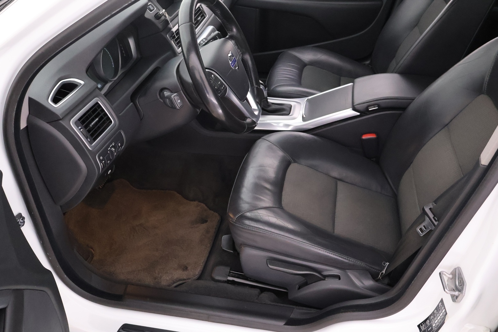 VOLVO V70 2015