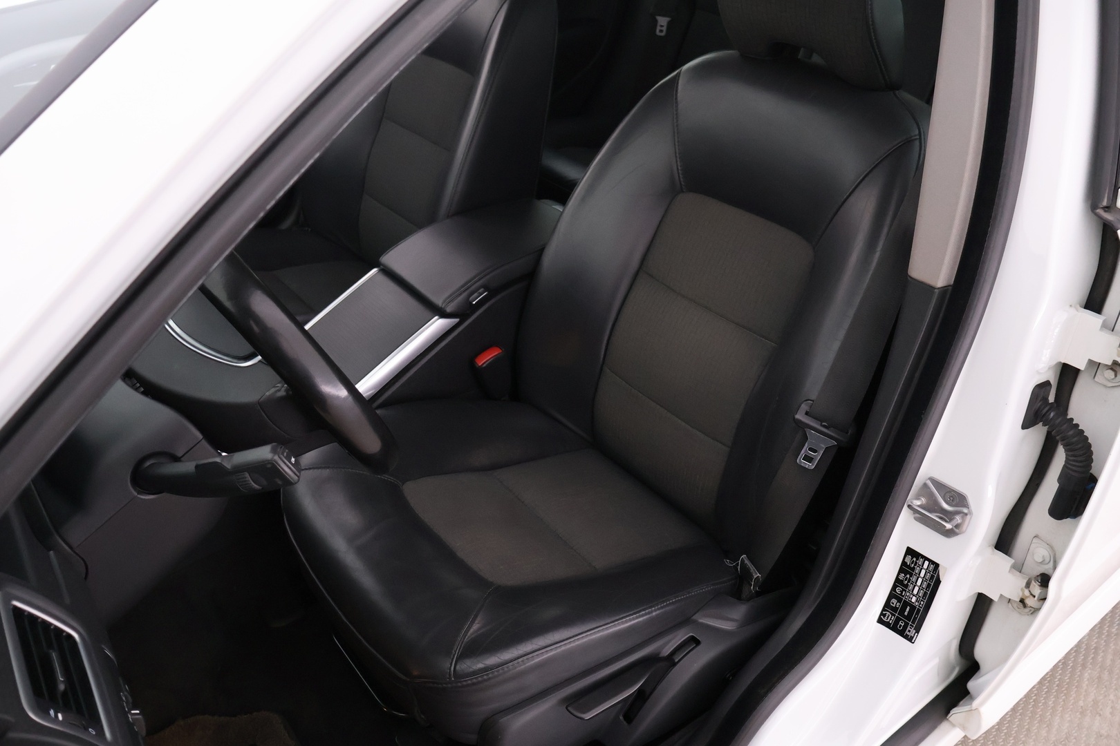 VOLVO V70 2015