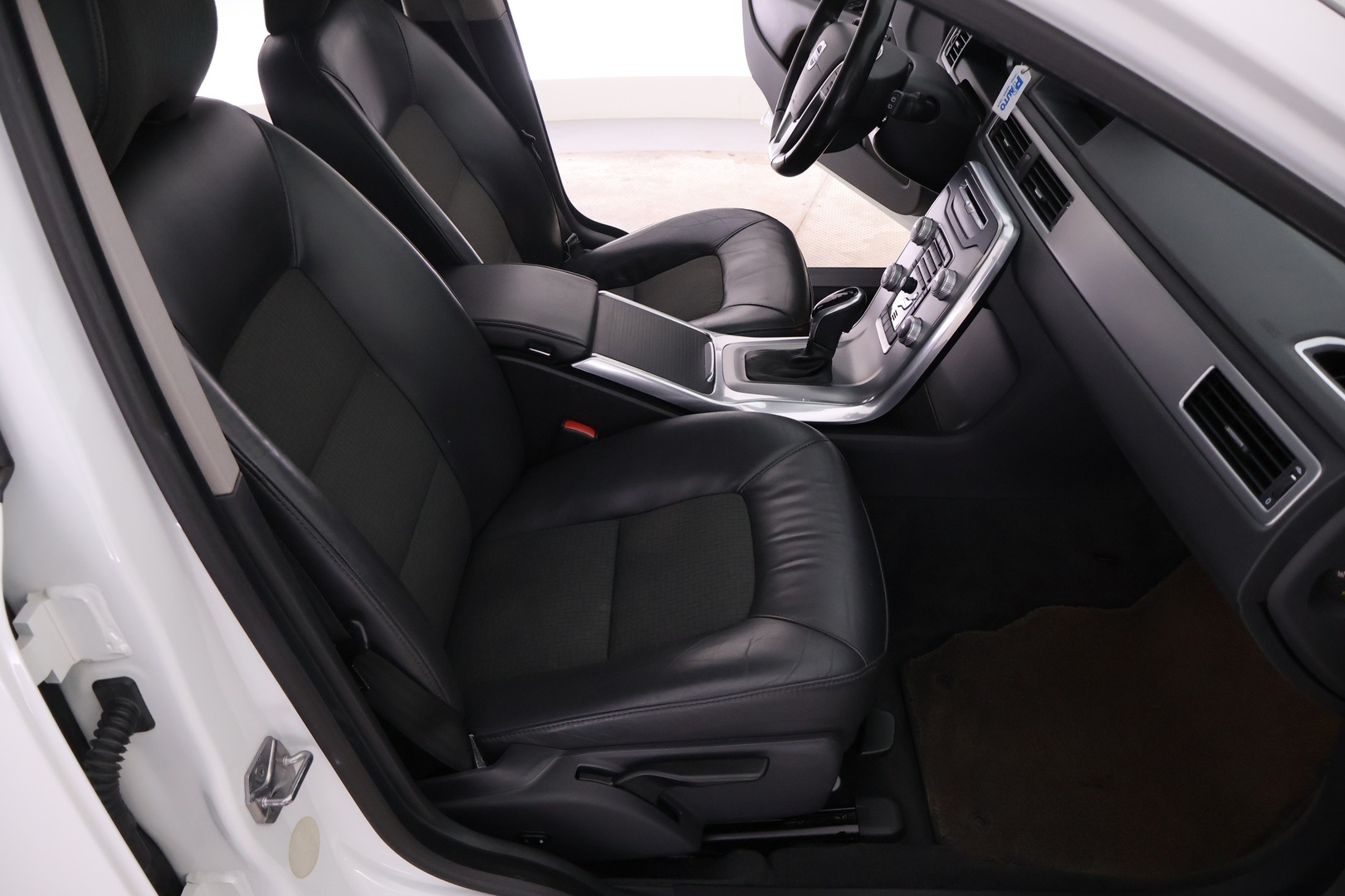 VOLVO V70 2015