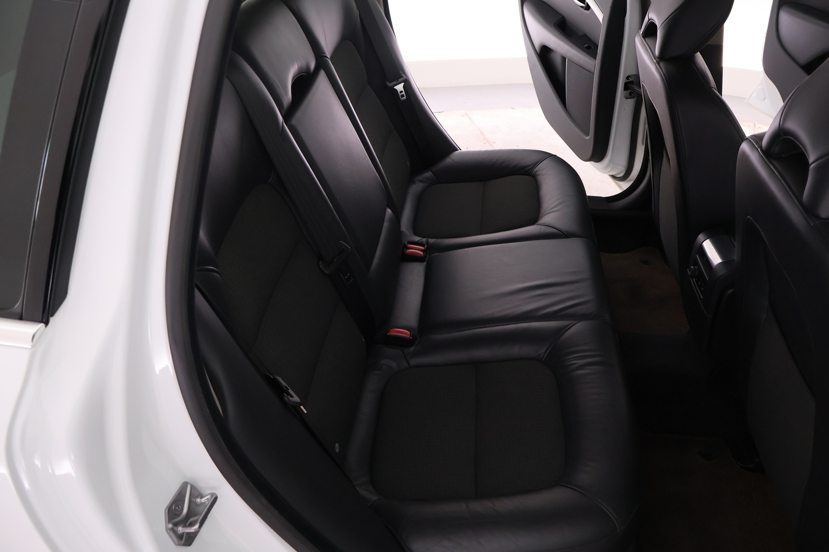 VOLVO V70 2015