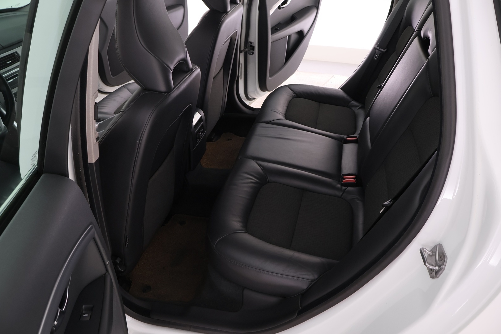 VOLVO V70 2015