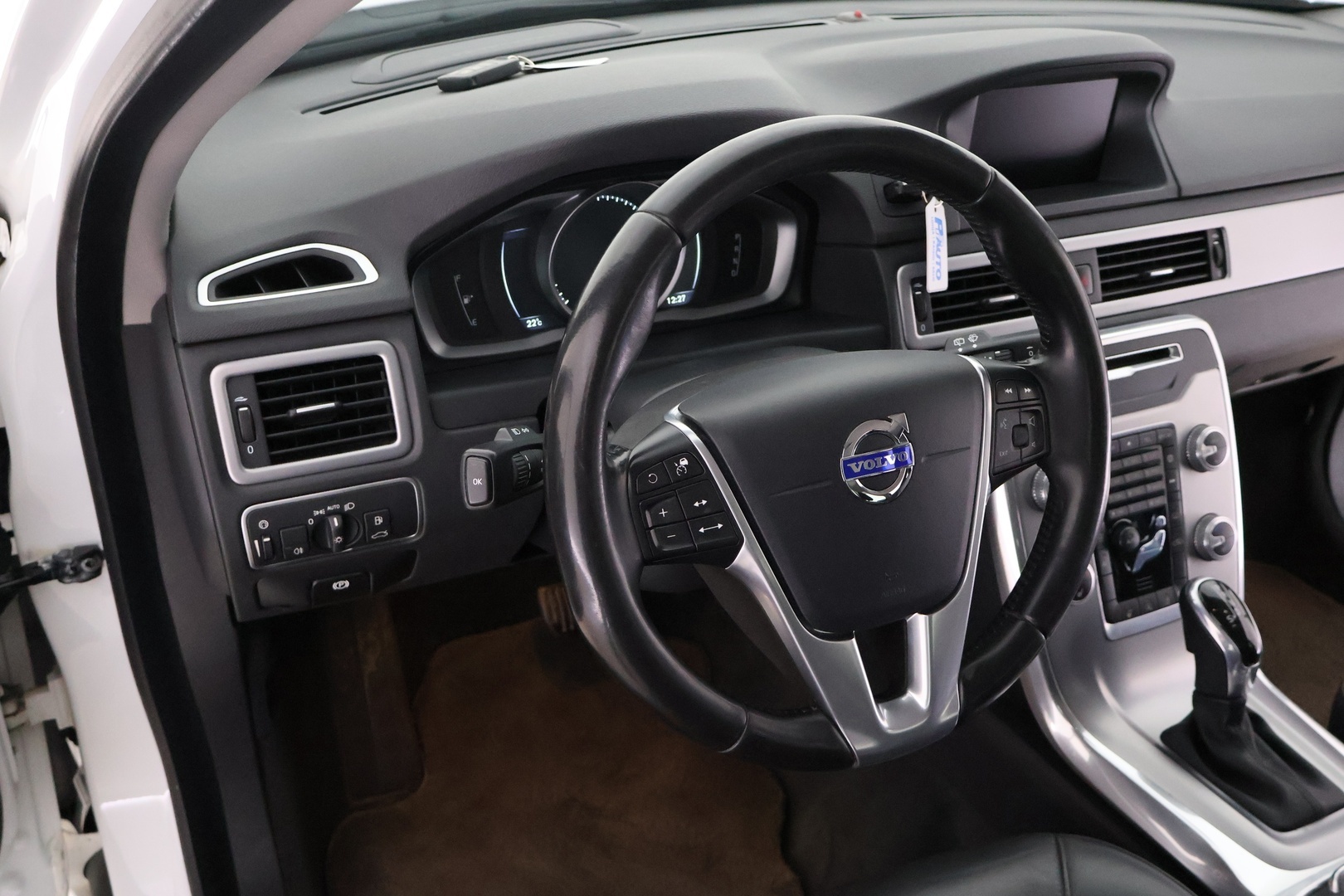 VOLVO V70 2015