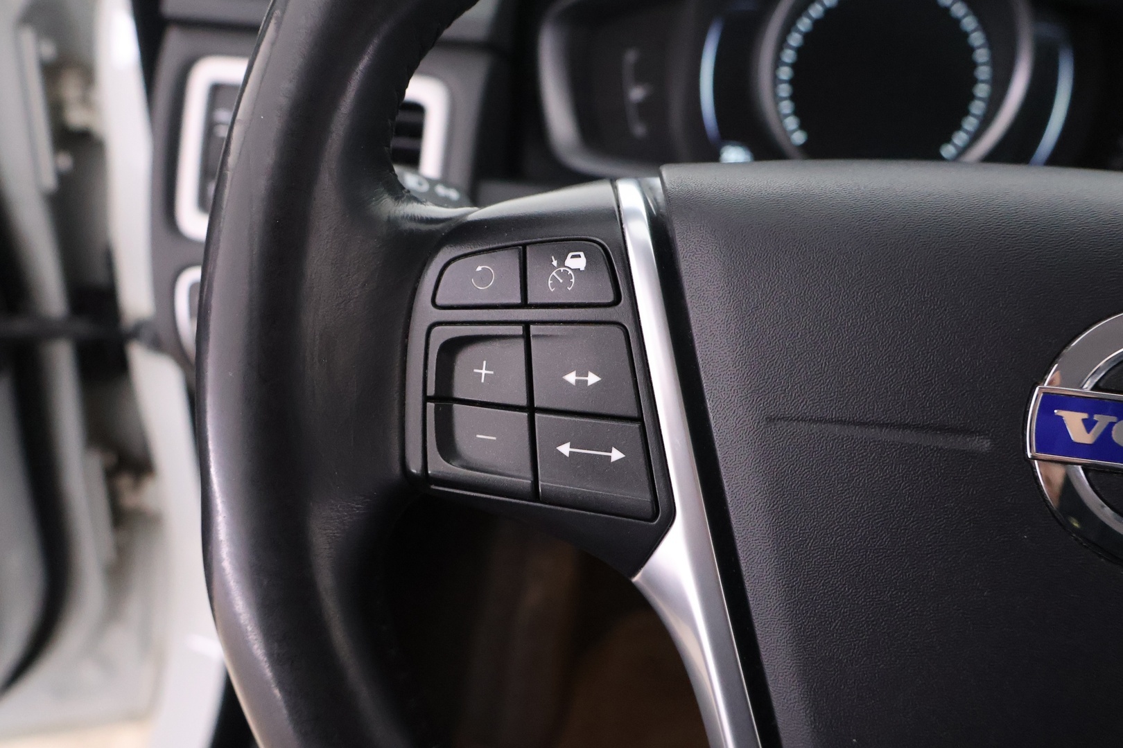 VOLVO V70 2015