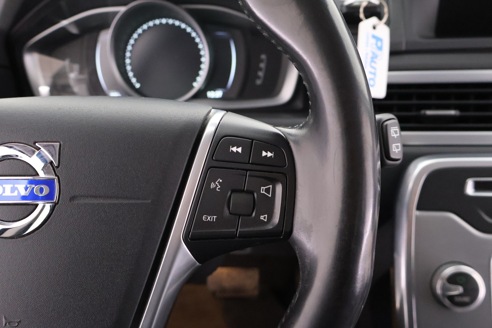 VOLVO V70 2015