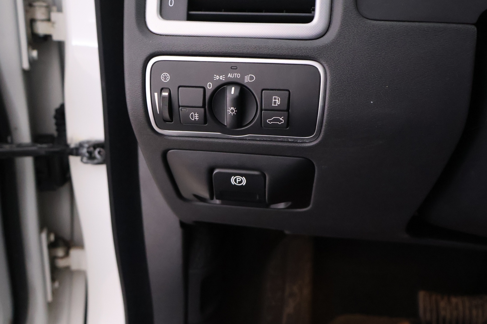VOLVO V70 2015
