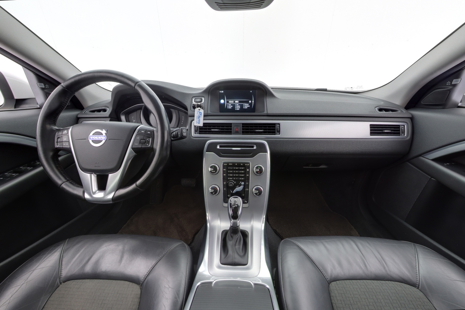 VOLVO V70 2015