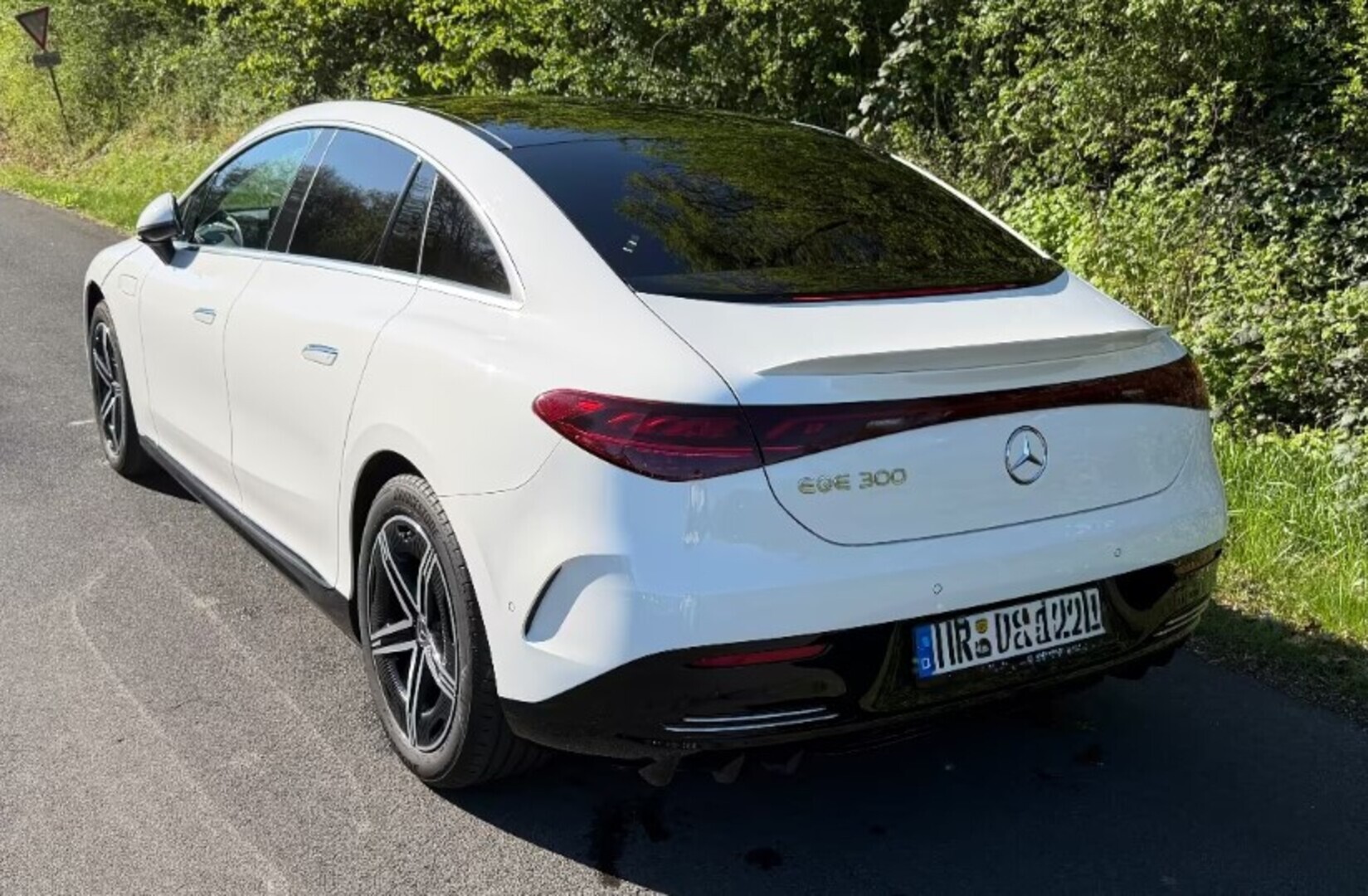 MERCEDES-BENZ EQE 2023